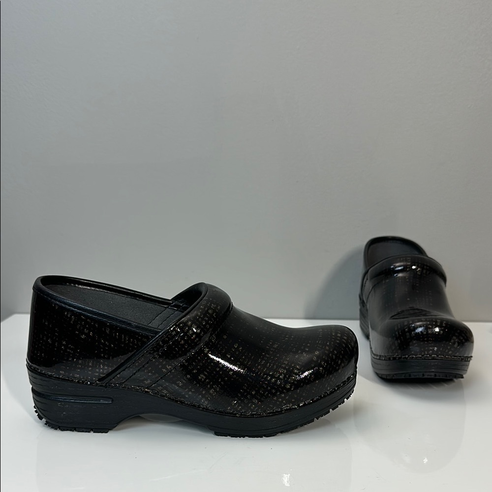 Dansko Professional Patent Leather Clogs Metallic Plaid Print Size 38(7.5-8)